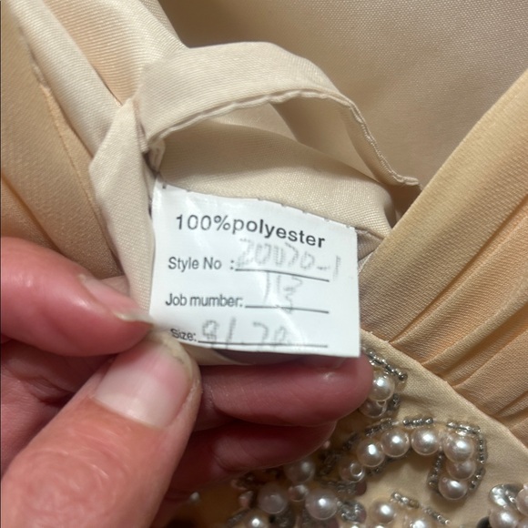 Elegant Cream Gown with Embellished Bodice - Picture 5 of 7